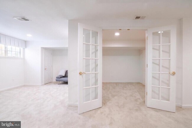 Building Photo - 6 Ocean Breeze Ct