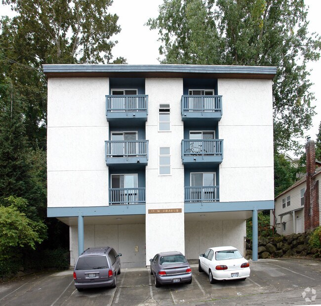 Building Photo - Huge 2 bedroom units on Queen Anne across ...