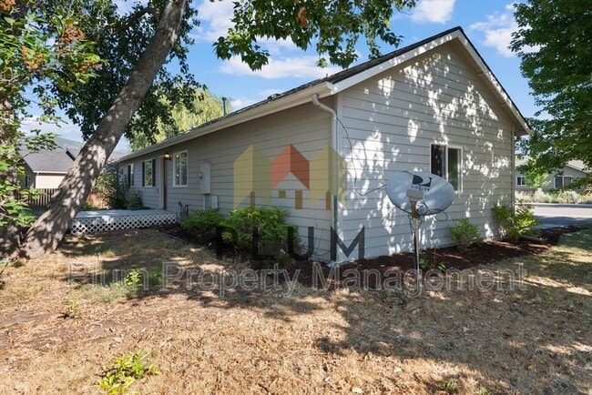 Building Photo - 5449 Golf Dr