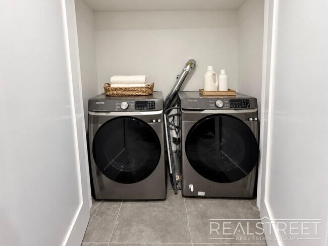Building Photo - Spacious 3-Bedroom Duplex with Private Outdoor Space in Ocean Hill