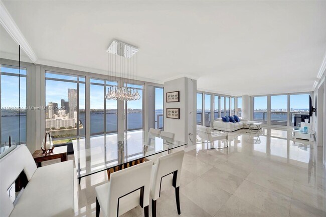 Building Photo - 1717 N Bayshore Dr