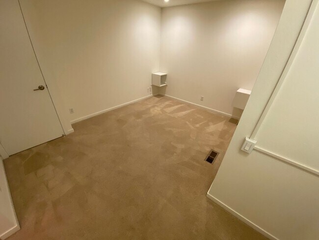 Building Photo - Beautiful Spacious Novato Living in a Convenient Central Location! 2 Bedroom 1.5 Bathroom with Pa...