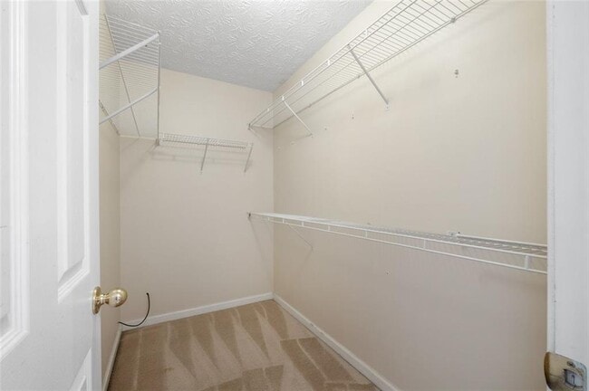 Building Photo - 532 Lantern Wood Dr