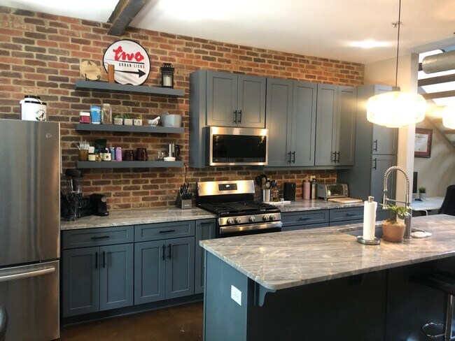 Kitchen Wall - 400 Village Pky NE