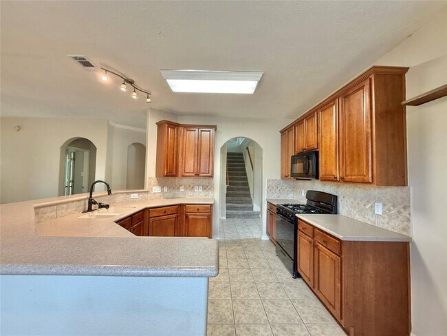 Building Photo - 25314 Oak Knot Dr