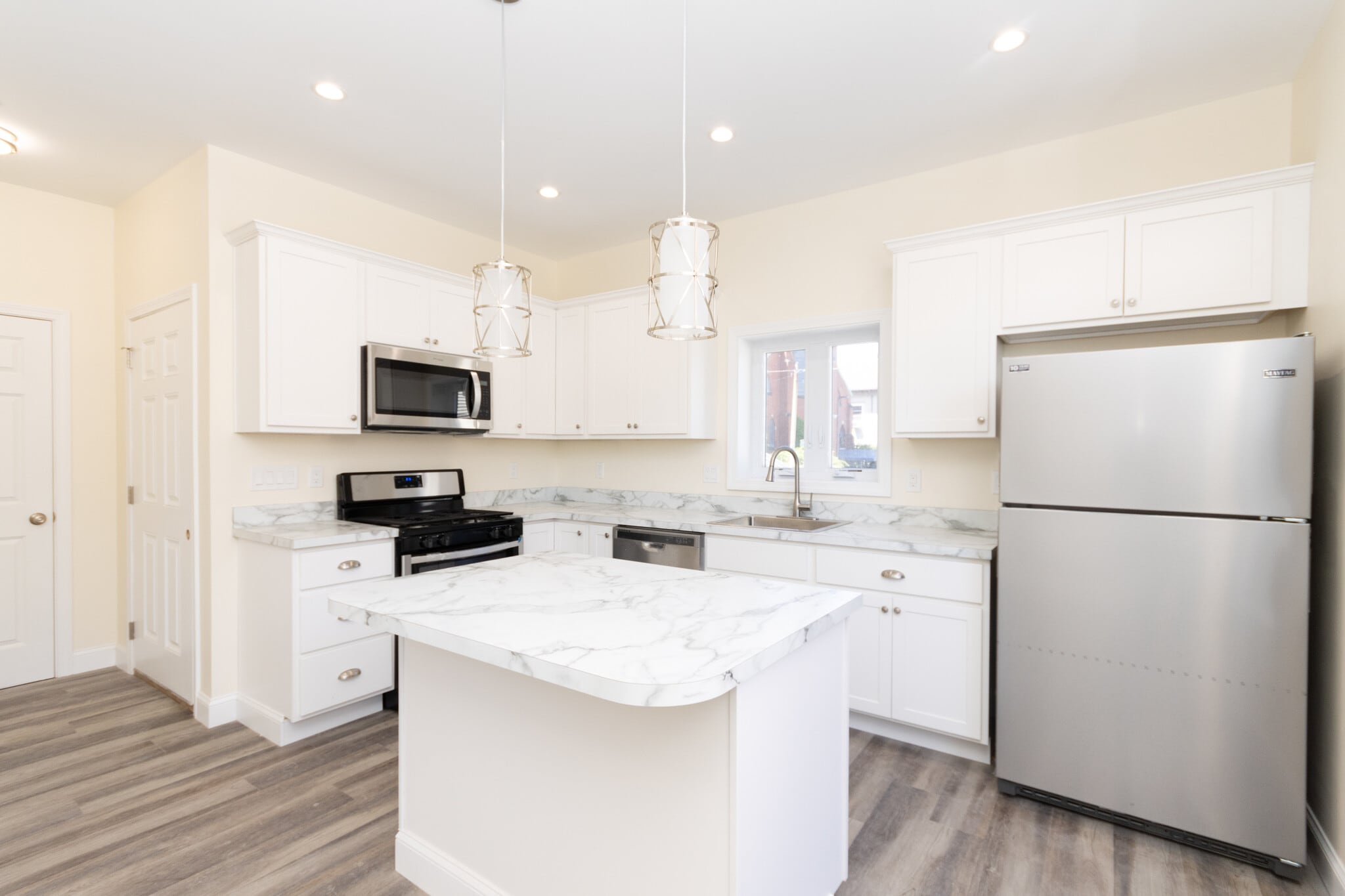 Building Photo - 2 French Ter