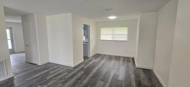 Building Photo - 22149 Bronxville Ave