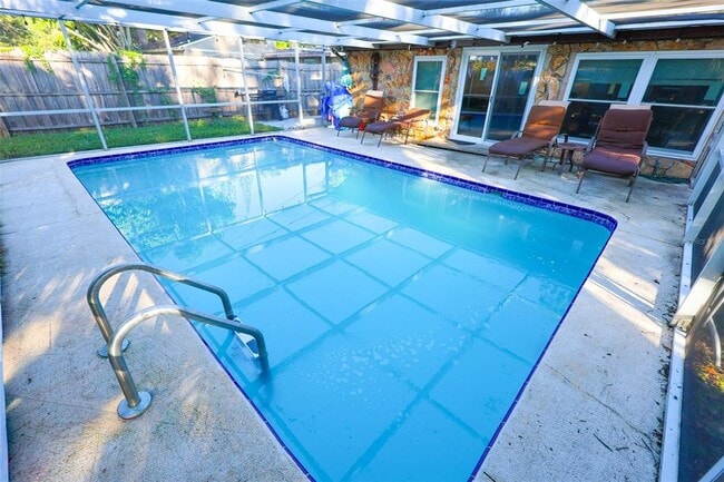 Building Photo - 2227 Granger Dr