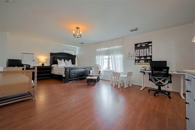 Building Photo - 15214 Mission Forest Dr