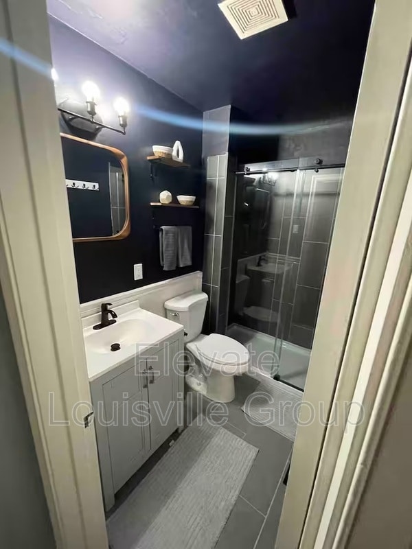 Building Photo - 3320 Oleanda Ave