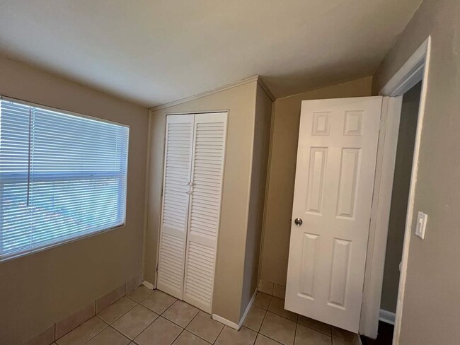 Building Photo - 3701 SW 58th Terrace