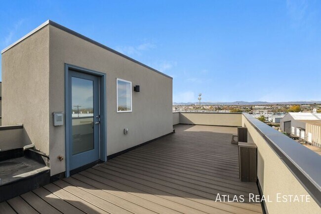 Building Photo - 2620 S Delaware St