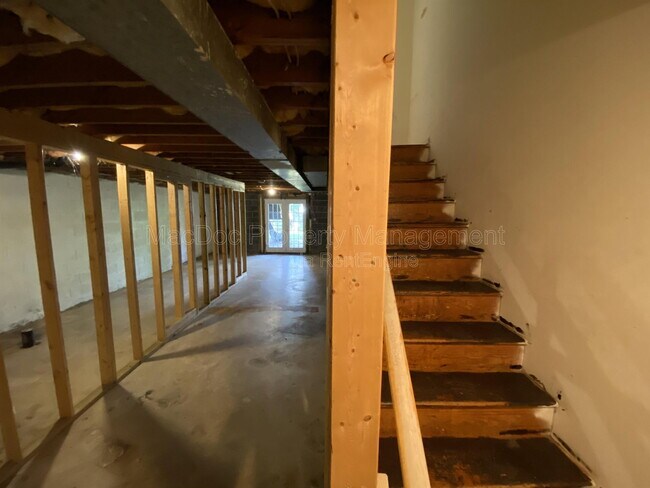 Building Photo - 706 Olde Greenwich Cir