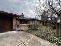 Building Photo - Spacious 1 Bedroom ADU Steps to OHSU with Soaking Tub, Rain Shower, and Treeline Views