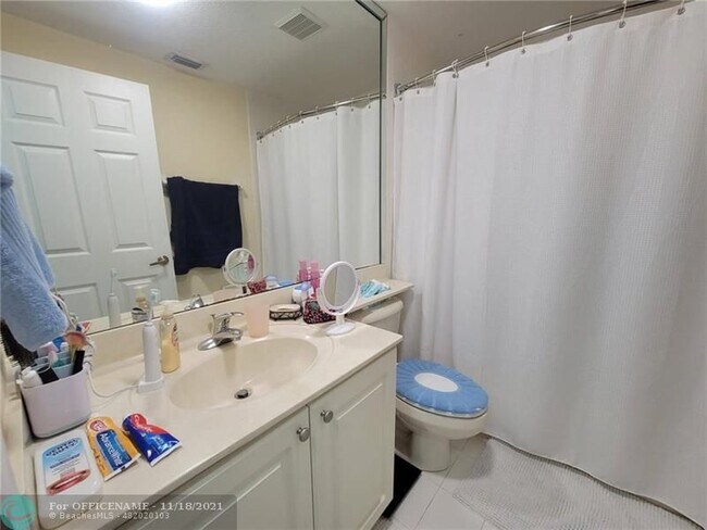 Building Photo - 7260 NW 174th Terrace