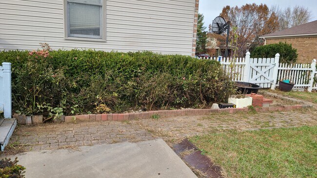 Building Photo - 406 Old Towne Rd