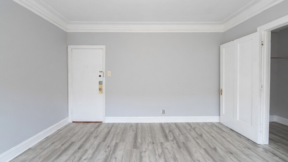 Building Photo - 6948 N Ashland Ave