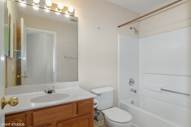 Building Photo - 2906 Stonewater Dr