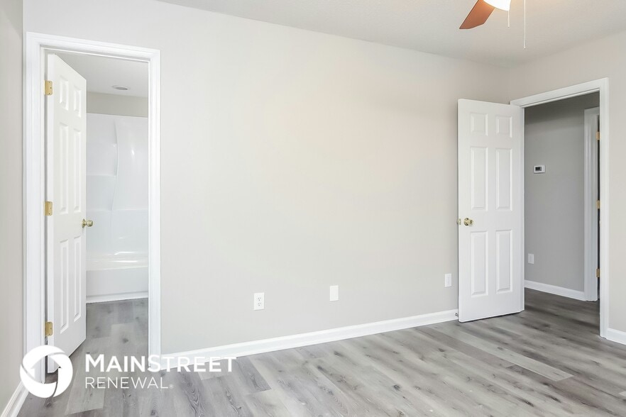Building Photo - 208 Redberry Dr