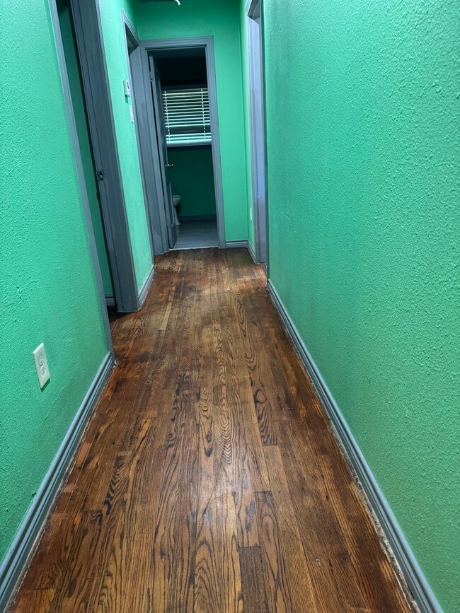 Building Photo - 5846 Westover St