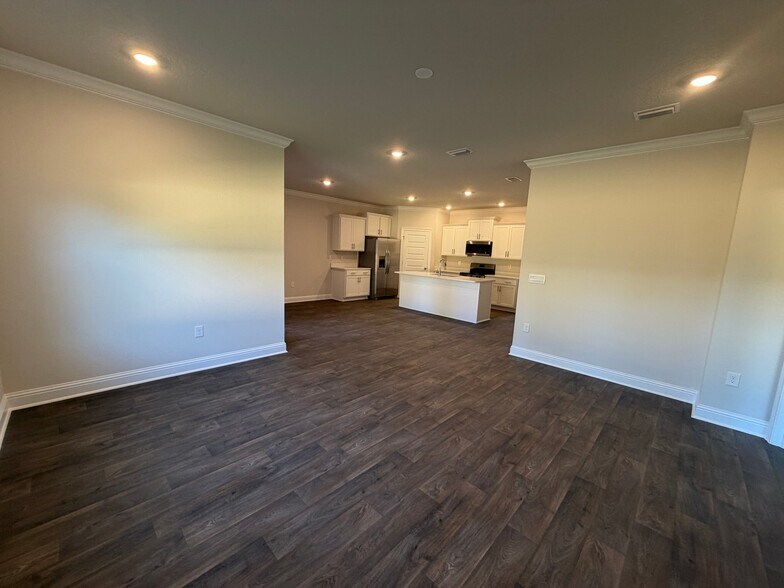 Building Photo - 14902 Dalton Cir