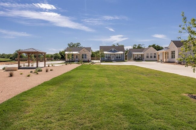 Building Photo - 802 S Creek St