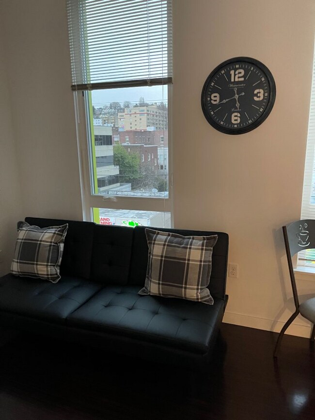 Interior Photo - Uptown 11