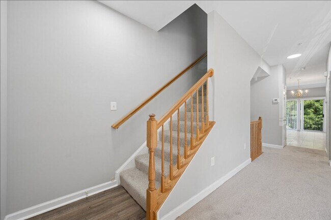 Building Photo - 1004 Collindale Ave