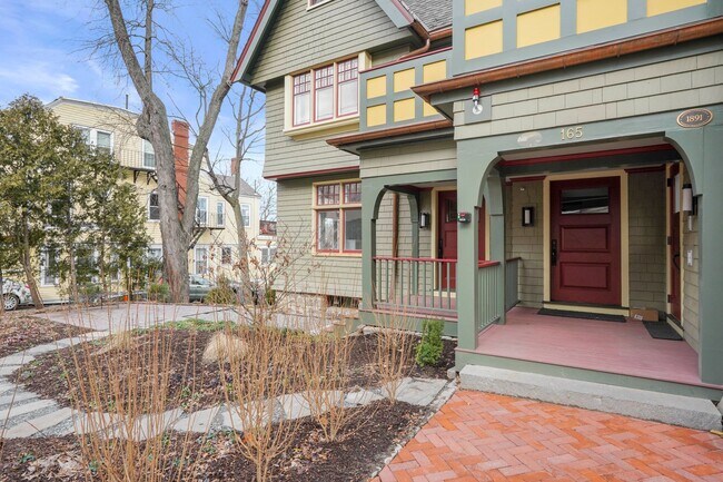 Building Photo - 165 Winthrop Rd