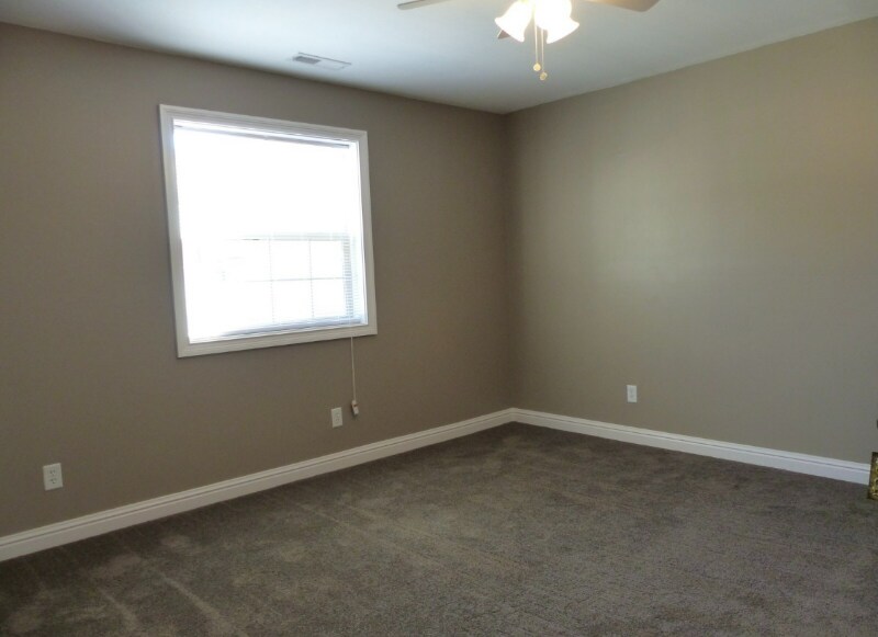 Building Photo - 1616 Spring Valley Dr