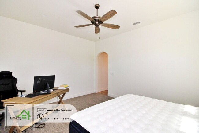 Building Photo - 4624 Pleasant Hills Dr