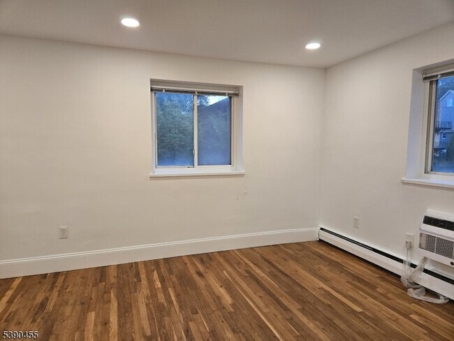 Building Photo - 43 Cottage St