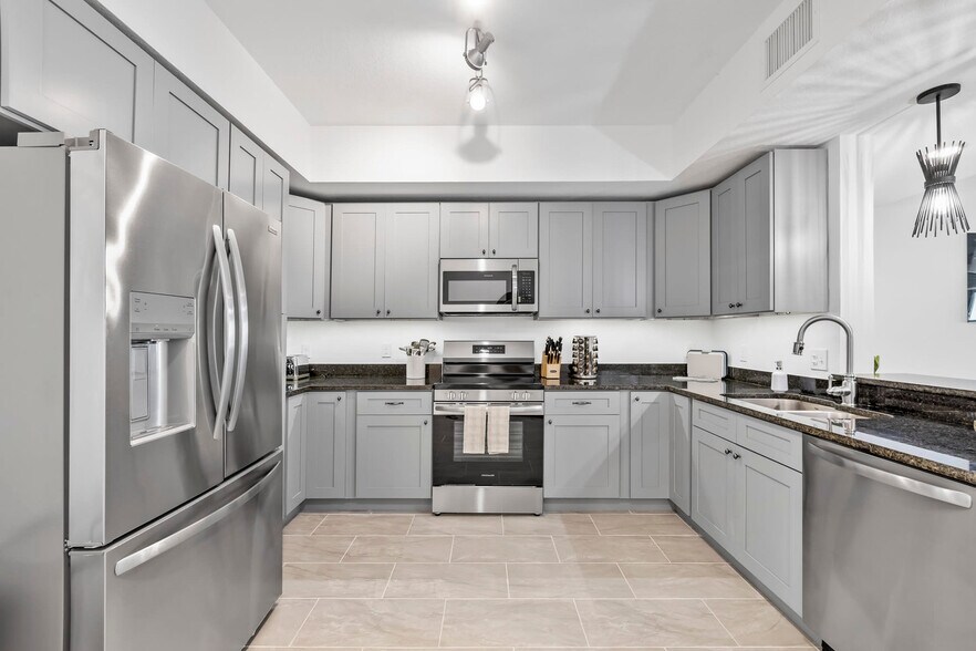 Building Photo - 605 Kemp St