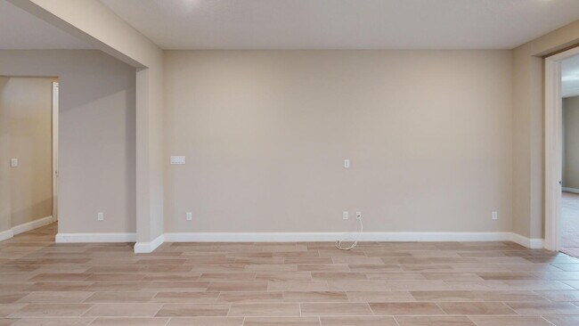Building Photo - "Spacious 5-Bedroom Retreat in Jacksonville - 2,623 Sq Ft of Comfort!"