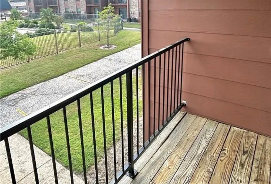 Front Porch - 904 University Oaks Blvd