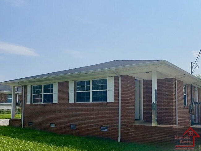 Primary Photo - 207 Bermuda Dr