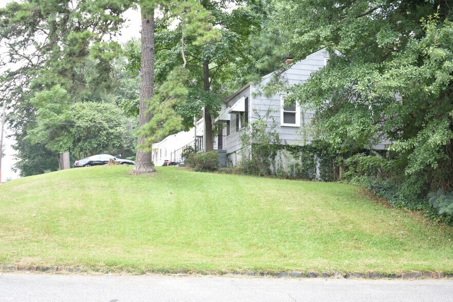 Building Photo - 2774 Blount St