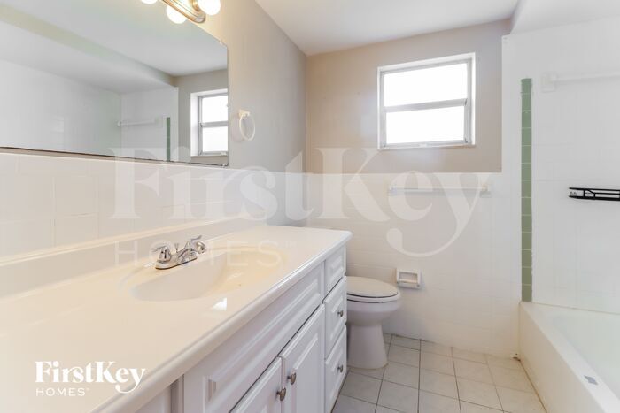 Building Photo - 7240 Rosarian Dr