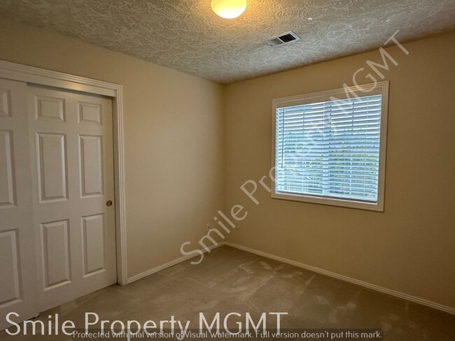 Building Photo - single house