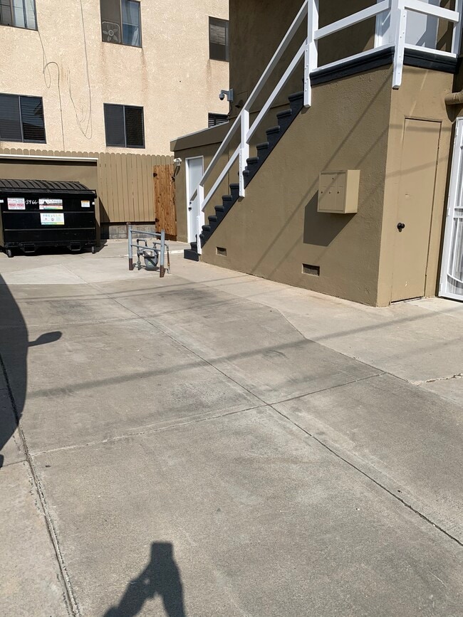 Parking - 3466 Glendon Ave