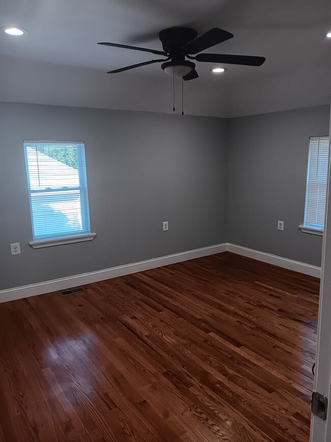 Building Photo - Renovated 3 Bed 2 Bath Single-Family Home in Aberdeen