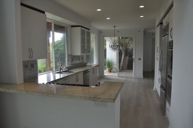 Building Photo - 3BR+/3BA EXECUTIVE HOME IN EVER POPULAR RI...