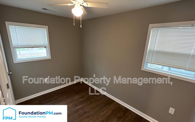 Building Photo - 998 Restbrook Ave