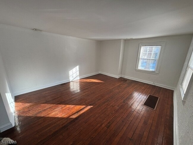 Building Photo - 86 Ringwood Ave