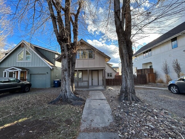 Primary Photo - 1039 NW Ogden Ave