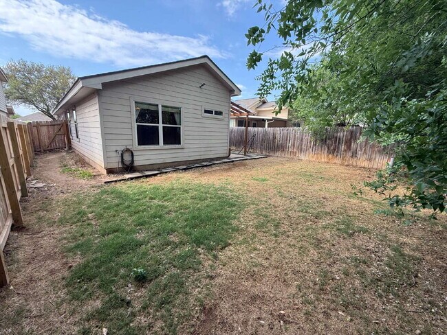 Building Photo - Well Maintained One-Story in Westchase | No Carpet + New Pergola + Prime Location