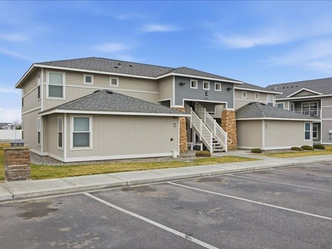 Building Photo - 6405 Chapel Hill Blvd