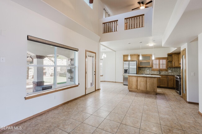 Building Photo - 3733 Tierra Campa Dr
