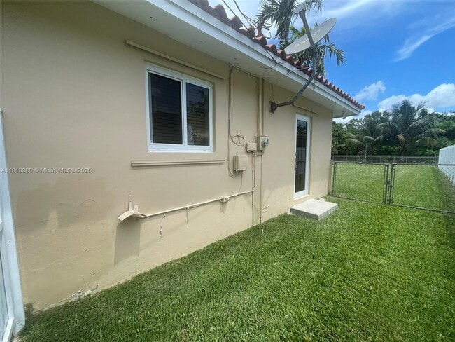 Building Photo - 7385 S Waterway Dr