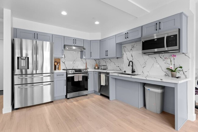 Building Photo - 825 Island Ct